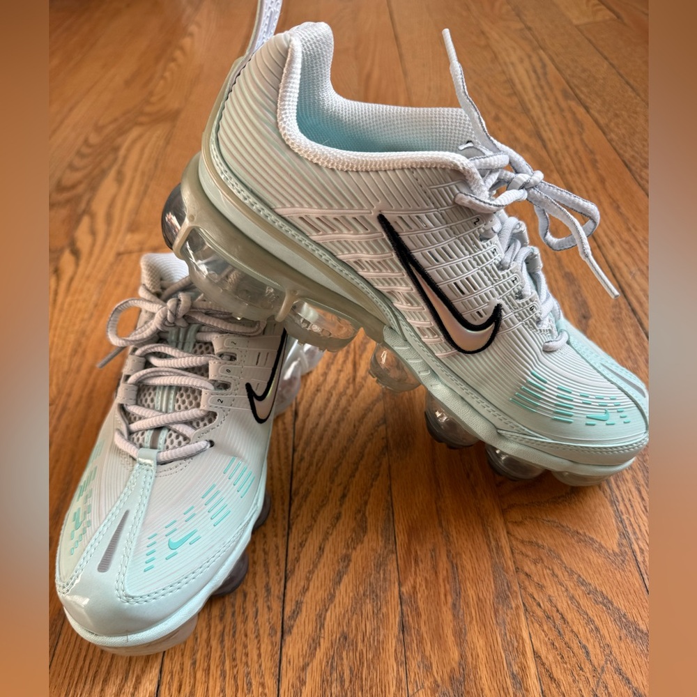 Nike Wmns Air VaporMax 360 'Light Aqua'. Like New